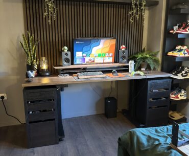 Cozy Dark Wood Setup