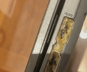 How to remove banana from usb port?