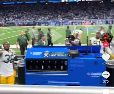 The Packers sideline has res station apparently.