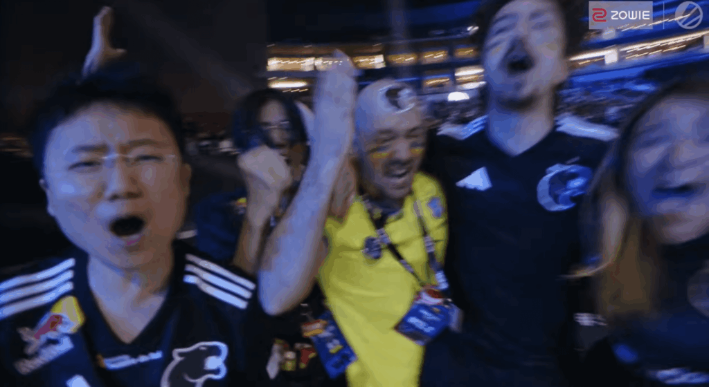 The Chinese Furia superfan who was the only person at their paid signing didn’t get tickets for the final but was invited by a Brazilian streamer