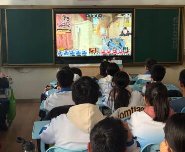 Chinese middle school students watching the Blast HK final in class