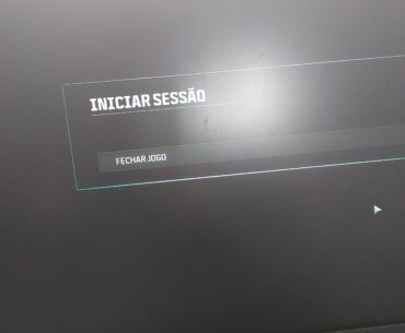 Can someone help me? I've already reinstalled the game from scratch and nothing changed; it still keeps opening and getting stuck on this screen, only showing the option to close the game.