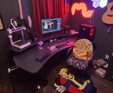 Got this beast of a desk for free today😎