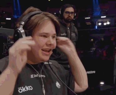 Hally vibing after zweih's 2nd ace