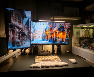 Upgraded to a bigger desk :3
