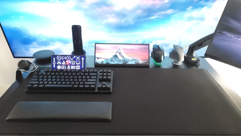 Finally dialed in my desk setup. Cleaner surface, less clutter.
