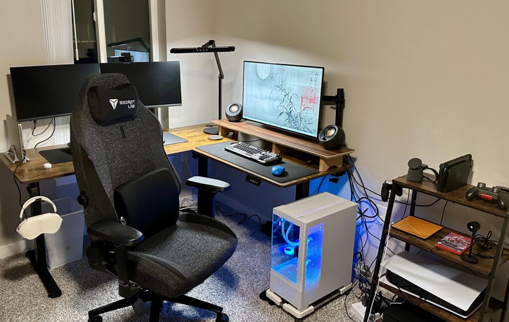 It needs some wire cleanup, but my new home office