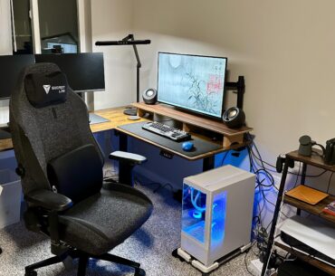 It needs some wire cleanup, but my new home office