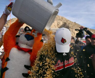 College football bowl game schedule: Matchups, dates and locations for 2025-26