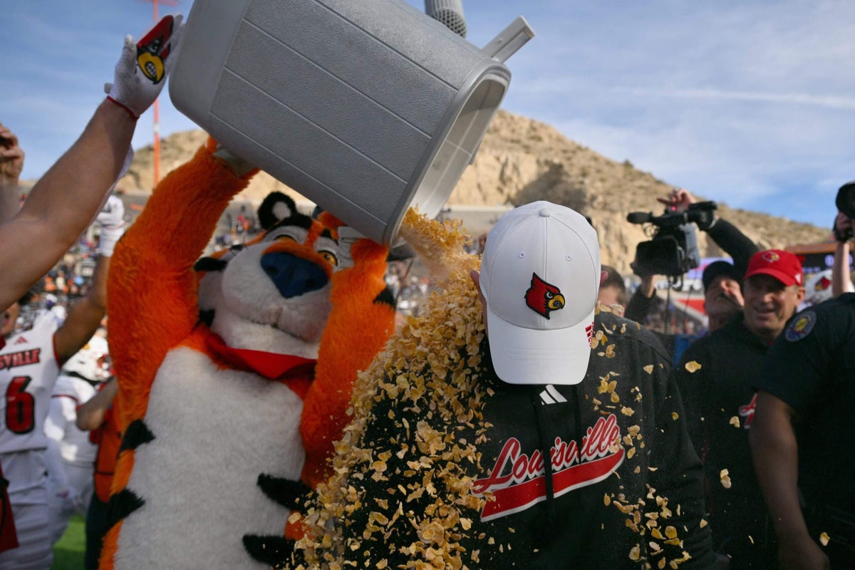 College football bowl game schedule: Matchups, dates and locations for 2025-26 College football bowl game schedule: Matchups, dates and locations for 2025-26