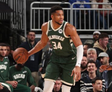 Bucks' Giannis Antetokounmpo out for game with right calf strain
