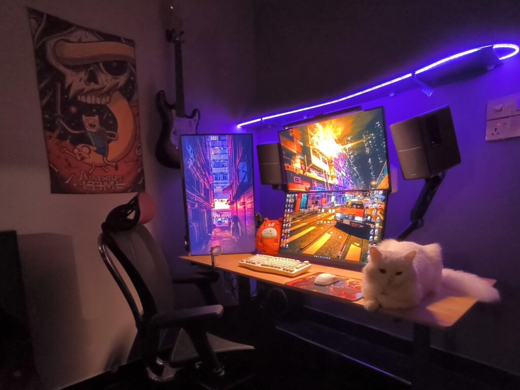 update* new desk  . any advice on taking good pictures in low lighting ?