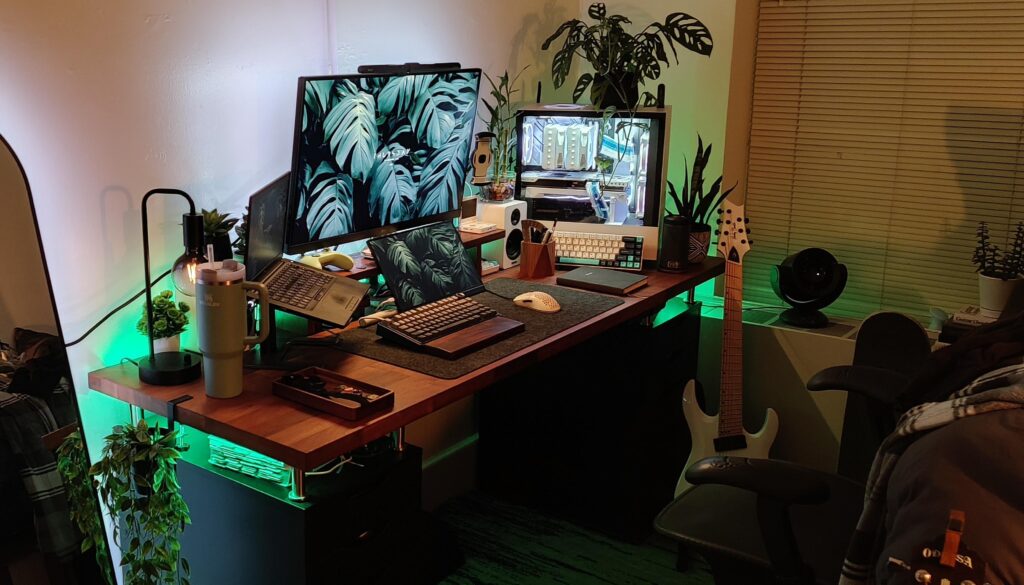 Slightly cramped sophomore dorm setup