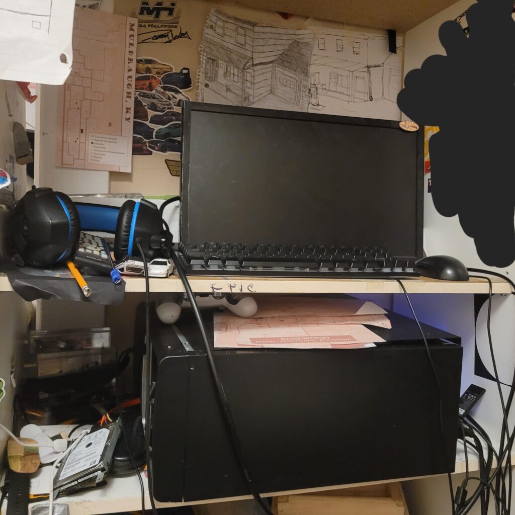 heres my shitty battlestation!