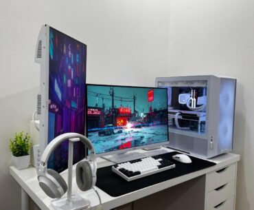 Any small desk lovers here?