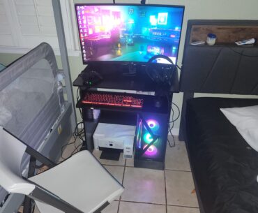30.1" desk sitting between toddler bed and my bed.