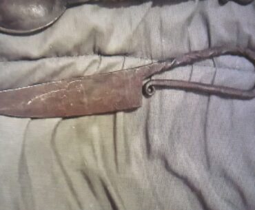 Familiar looking knife