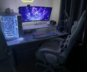 Current All-White (almost) setup! I finally built my new (and first) PC