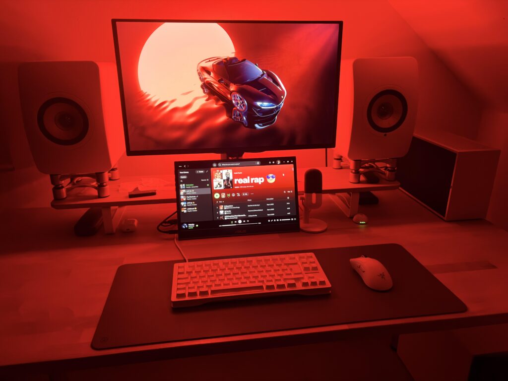 minimal setup - except maybe for the speakers?