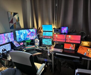 bro has too many screens
