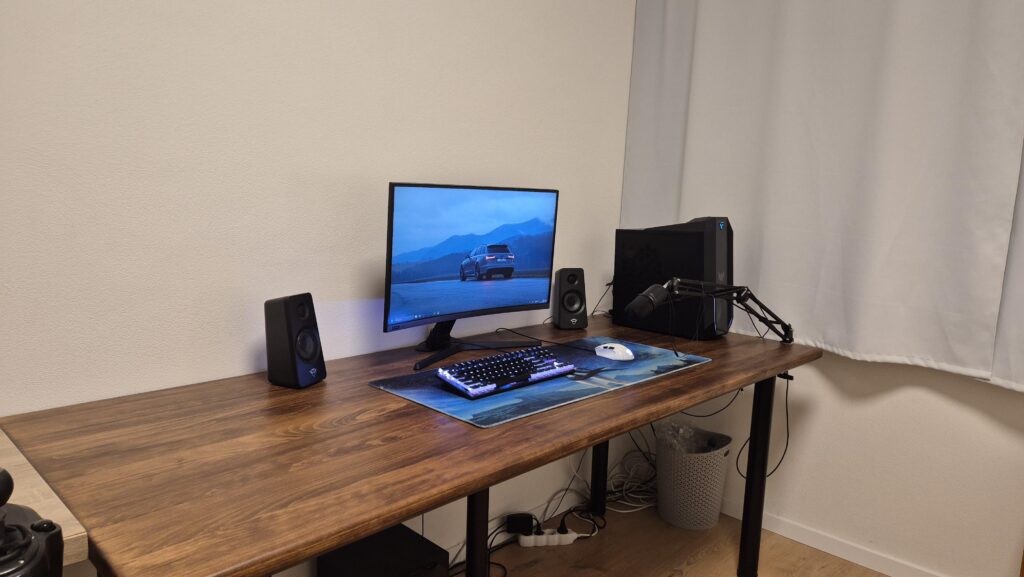 I need some recommendations for a black quality mousepad 900mm x 400mm, monitor arm, and something for the cable managment.