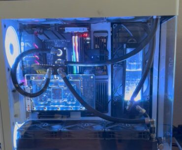 Golden Chip? Delidded 9950X3d on water cooling, high scores.