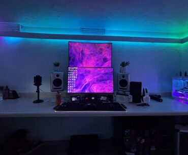 Did a lil cable management. I like gaming in a clean room.