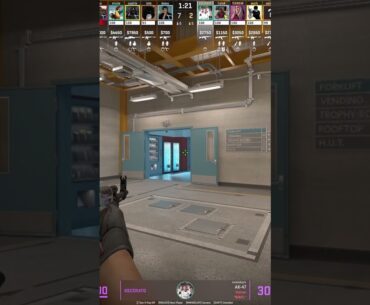 PROS USE NADES TO PEEK EFFECTIVELY IN CS2
