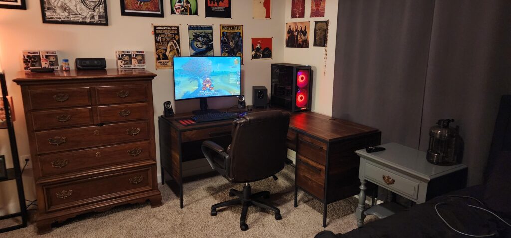 Just upgraded to a proper desk