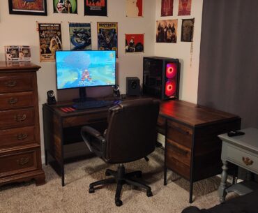 Just upgraded to a proper desk