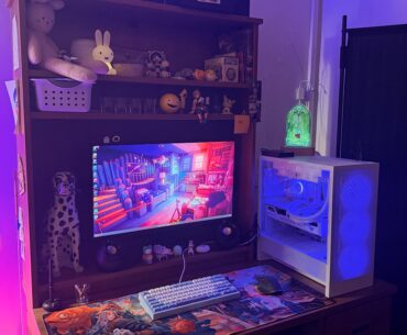 my (cluttered) dorm setup