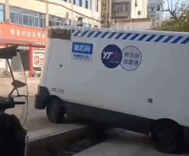 Driverless vans in China are facing all sorts of challenges