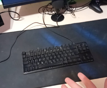 Slamming table restarts pc
