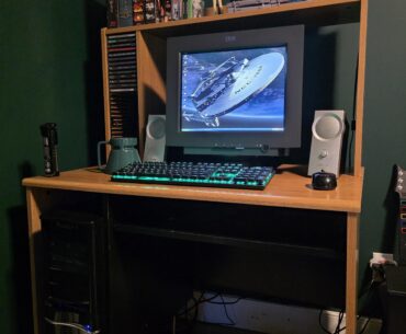 New XP Battlestation. Period hardware, Period Monitor, Period Desk.
