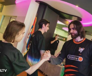 Heartwarming photo of a father and his son at a CS tournament