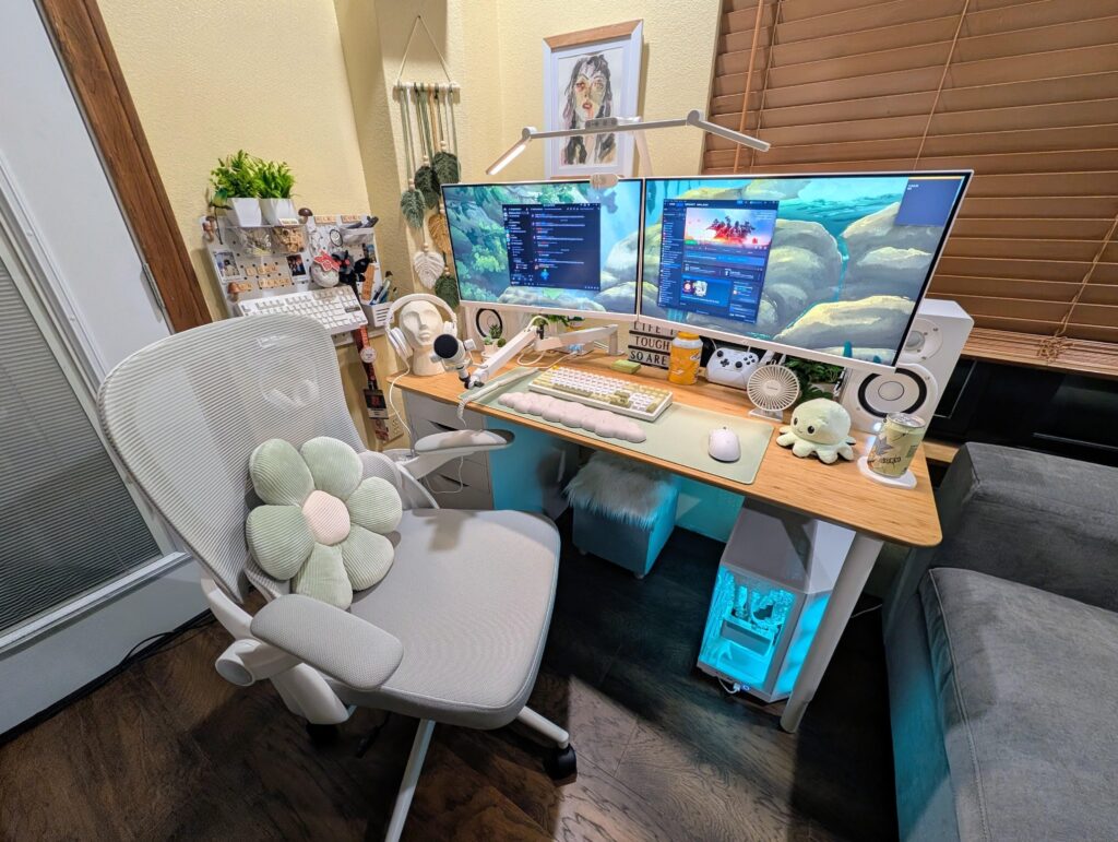 Cozy corner setup 💚🤍