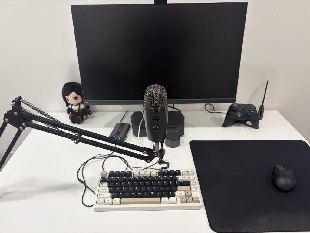 Would a different color keyboard and/or mouse suit the setup better?