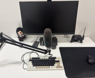 Would a different color keyboard and/or mouse suit the setup better?
