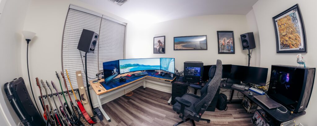 Finally took a photo of the battlestation in my new place