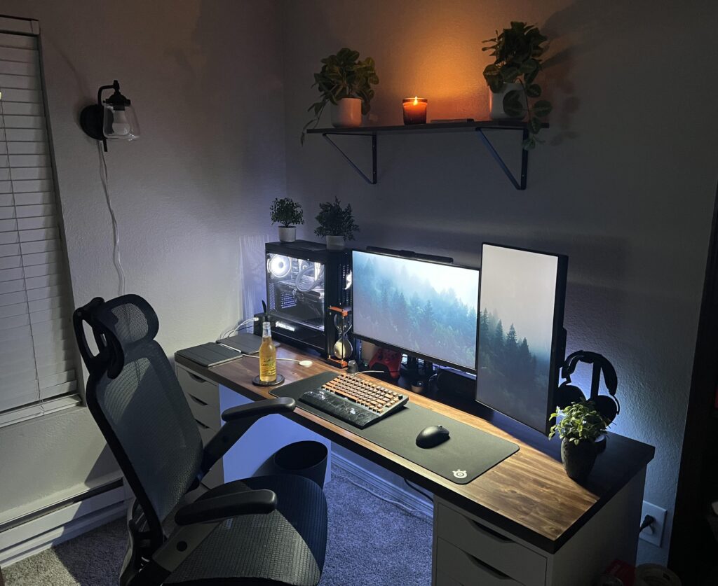 Long time Lurker. Finally pieced my Battlestation together. Very happy with it