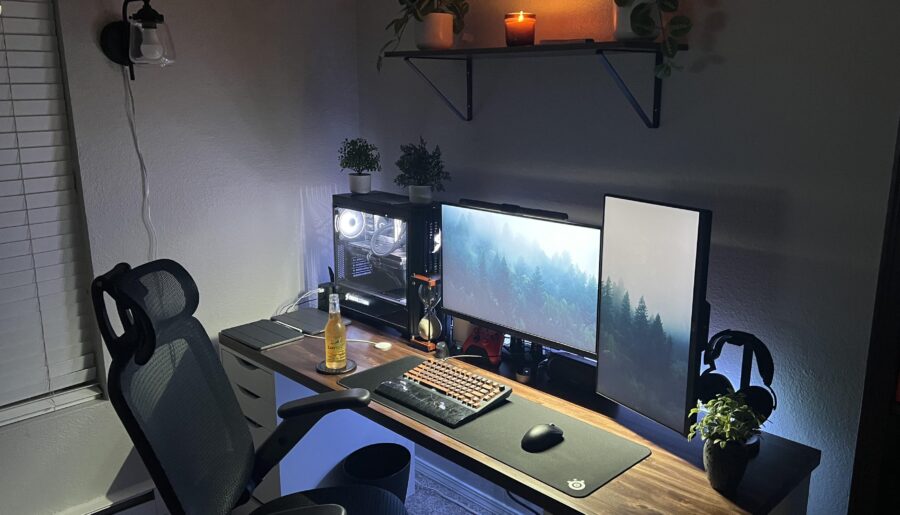 Long time Lurker. Finally pieced my Battlestation together. Very happy with it