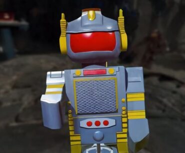 Not sure I've seen it referenced here before, but the Shiny Trinket O.S.C.A.R. drops is a toy available from gift shops in Zombies in Spaceland