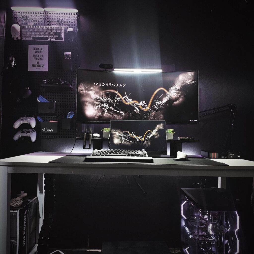 Setup update ( still waiting for the black wood wallpanel to arrive )