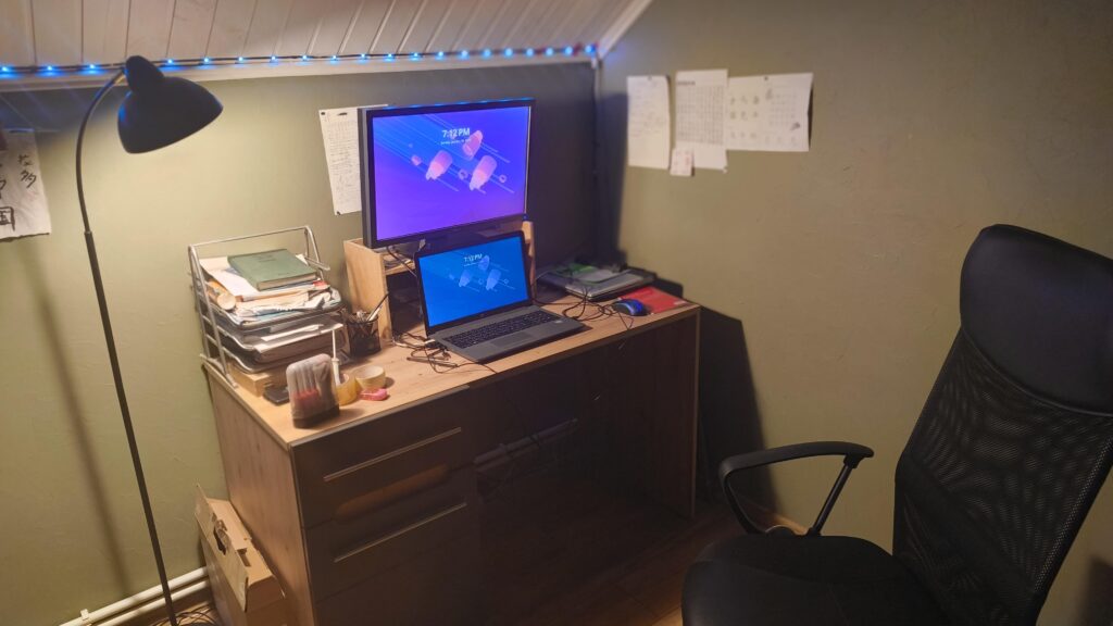 Not the worst but r/shittybattlestations worthy
