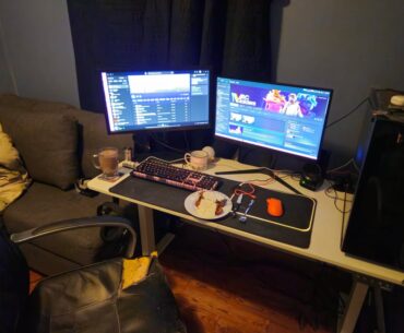 Here's my average setup, r5 3600x, rtx2060, ddr4 32gb 3200, i want to upgrade my setup so bad I get like 40fps in arc raiders, my case is an old hand down from my dad, and my dad broke my motherboard so it has no on board sound.