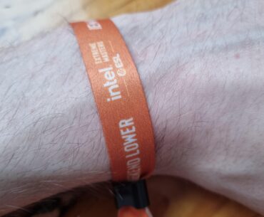 Anyone know how to loosen the Krakow wristband, it's getting pretty tight