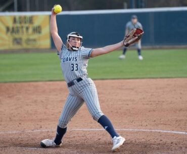 Softball Drops Game To Seattle
