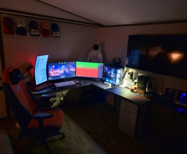 My newest Version of my battle station.