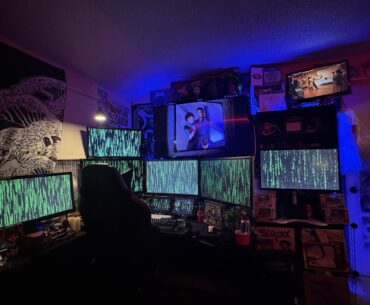 Always wanted a Matrix setup. 13 year old me fantasy achieved. I am Neo.