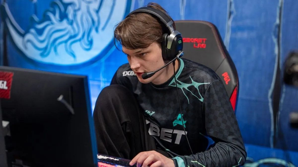 Aurora Gaming lifts first Dota 2 trophy at FISSURE Universe Episode 8 no-alt